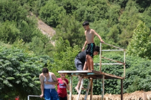 رحلة مائية إلى عيون السمك لطلاب عالم الفرقان في طرابلس