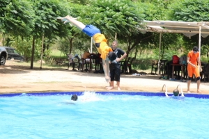 رحلة مائية إلى عيون السمك لطلاب عالم الفرقان في طرابلس