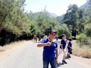 رحلة مائية إلى عيون السمك لطلاب عالم الفرقان في طرابلس