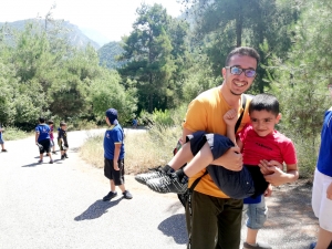 رحلة مائية إلى عيون السمك لطلاب عالم الفرقان في طرابلس