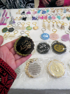 حياكة أمل.. معرض فني للعلاقات النسائية في طرابلس نصرة لأهلنا في غزة