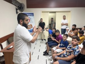 قائد الغد.. يبدأ من هنا – عالم الفرقان في طرابلس يُتوّج ناديه الشتوي بيومٍ من الفرح والتفوّق