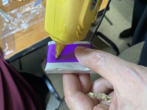 لتعزيز دورها في الأسرة والمجتمع.. انطلاق دورة تزيين الشوكولا لأمهات مؤسسة نماء في طرابلس ضمن برنامج تمكين المرأة