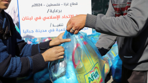 تقديم المواد الغذائية لأهلنا في جباليا استكمالًا لحملة طوفان الأمل نصرة لإخواننا في غزة