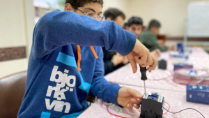 دورة تدريب مهنية في مبادئ وأساسيات الكهرباء نظّمها المنتدى الشبابي في بيروت مع المهندس عمر برجاوي