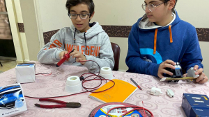 دورة تدريب مهنية في مبادئ وأساسيات الكهرباء نظّمها المنتدى الشبابي في بيروت مع المهندس عمر برجاوي