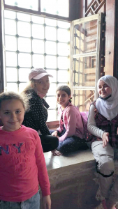 معالم صيدا القديمة.. رحلة لفتيات عالم الفرقان إلى تاريخ المدينة ومعالمها الأثرية