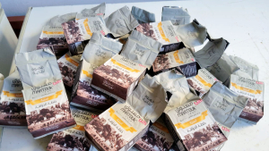 صنائع المعروف.. توزيع وجبات الإفطار الباردة والسحور وحلو العيد على العائلات المستحقة في طرابلس