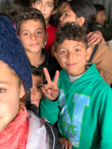 ملاذ 24 - نشاط ترفيهي وتوزيع المواد غذائية والملابس وهدايا الأطفال لدعم الأسر المحتاجة في حبوش - النبطية