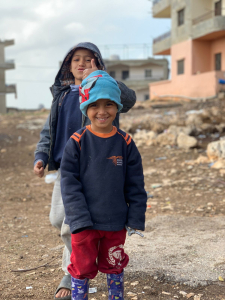 ملاذ 24 - نشاط ترفيهي وتوزيع المواد غذائية والملابس وهدايا الأطفال لدعم الأسر المحتاجة في حبوش - النبطية