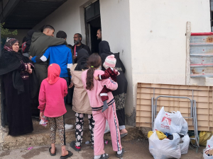 ملاذ 24 - نشاط ترفيهي وتوزيع المواد غذائية والملابس وهدايا الأطفال لدعم الأسر المحتاجة في حبوش - النبطية