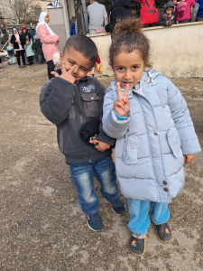 ملاذ 24 - نشاط ترفيهي وتوزيع المواد غذائية والملابس وهدايا الأطفال لدعم الأسر المحتاجة في حبوش - النبطية