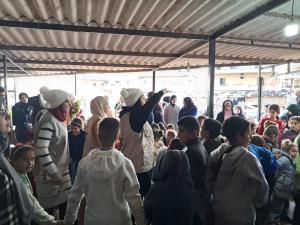 ملاذ 24 - نشاط ترفيهي وتوزيع المواد غذائية والملابس وهدايا الأطفال لدعم الأسر المحتاجة في حبوش - النبطية