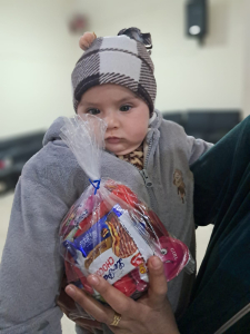 ملاذ 24 - نشاط ترفيهي وتوزيع المواد غذائية والملابس وهدايا الأطفال لدعم الأسر المحتاجة في حبوش - النبطية