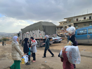 ملاذ 24 - نشاط ترفيهي وتوزيع المواد غذائية والملابس وهدايا الأطفال لدعم الأسر المحتاجة في حبوش - النبطية