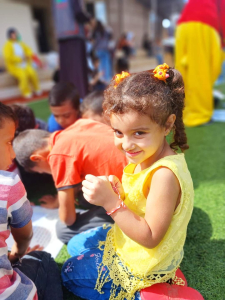 دعم نفسي، توعية إيمانية، أنشطة ترفيهية، وتقديمات إغاثية.. لأهلنا النازحين في مركز إيواء مدرسة الحياة الدولية - عرمون