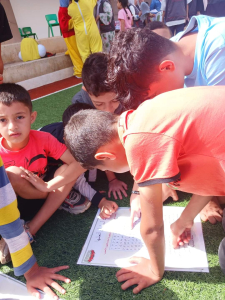 دعم نفسي، توعية إيمانية، أنشطة ترفيهية، وتقديمات إغاثية.. لأهلنا النازحين في مركز إيواء مدرسة الحياة الدولية - عرمون