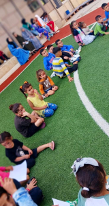 دعم نفسي، توعية إيمانية، أنشطة ترفيهية، وتقديمات إغاثية.. لأهلنا النازحين في مركز إيواء مدرسة الحياة الدولية - عرمون