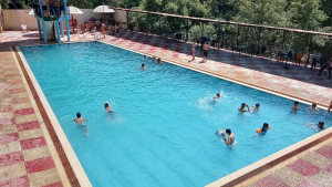 رحلة مائية لطلاب "نادي الفرقان الصيفي" في بيروت إلى مسبح منشآت ذي النورين، داريا - الشوف