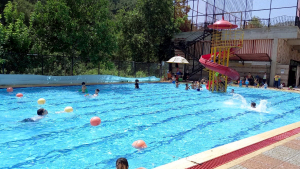 رحلة مائية لطلاب "نادي الفرقان الصيفي" في بيروت إلى مسبح منشآت ذي النورين، داريا - الشوف