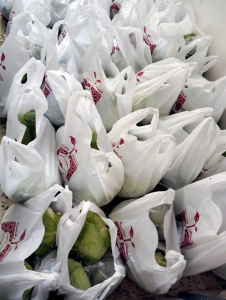 صنائع المعروف: توزيع الوجبات الباردة على الأسر المتعففة في طرابلس خلال شهر تشرين الأول