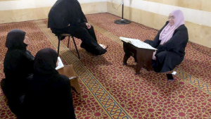 دورة في "تفسير وتدبر سورتَي الحجرات والأحزاب" للنساء في صيدا