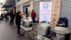 تجهيز وتوزيع الوجبات الساخنة في جباليا ضمن حملة طوفان الأمل دعمًا لصمود أهلنا في غزة