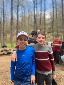 هايكينغ، ألعاب جماعية، أخوّة، وروح تنافسية.. طلاب عالم الفرقان يتألقون في مغامرة غابة العزر