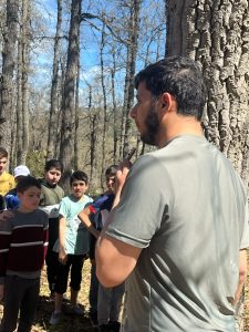 هايكينغ، ألعاب جماعية، أخوّة، وروح تنافسية.. طلاب عالم الفرقان يتألقون في مغامرة غابة العزر