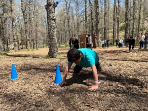 هايكينغ، ألعاب جماعية، أخوّة، وروح تنافسية.. طلاب عالم الفرقان يتألقون في مغامرة غابة العزر