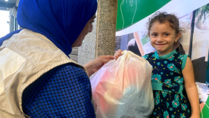 توزيع أحذية و ملابس شتوية مع اقتراب فصل الشتاء على المستحقين في طرابلس