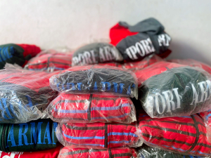 توزيع أحذية و ملابس شتوية مع اقتراب فصل الشتاء على المستحقين في طرابلس