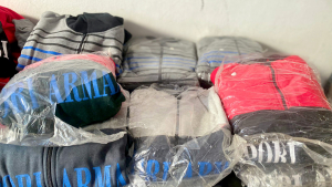 توزيع أحذية و ملابس شتوية مع اقتراب فصل الشتاء على المستحقين في طرابلس