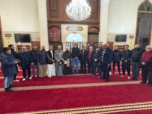 وقفة بعد المحاضرة مع لجنة المسجد وعدد من طلاب العلم وروّاد المسجد من التجار والمهندسين وطلاب الجامعات