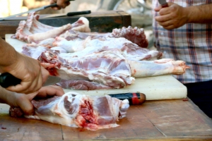 سنّة وفرحة بعيد الأضحى.. 3000 عائلة تستفيد من مشروع سنّة الأضاحي عبر مؤسسة نماء