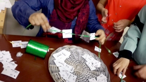 أهلا بالعيد.. نشاط مشترك للأمهات والبنات في طرابلس