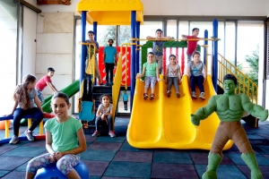 عالمي الصيفي (i guide summer camp) خمس أسابيع من المرح والفائدة بأحدث الأساليب التعليمية التشاركية