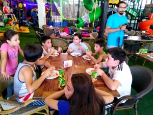 عالمي الصيفي (i guide summer camp) خمس أسابيع من المرح والفائدة بأحدث الأساليب التعليمية التشاركية