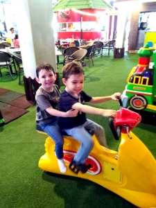 عالمي الصيفي (i guide summer camp) خمس أسابيع من المرح والفائدة بأحدث الأساليب التعليمية التشاركية