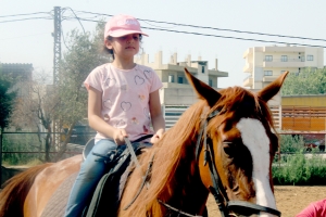 ركوب الخيل، باتشوورك، سباحة، ومهارات مختلفة في الأسبوع الثالث من دورة عالمي الصيفي في طرابلس