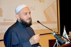 بالقرآن نرقى.. دار القرآن الكريم تكرّم أصغر حافظ فيها وثلة من المجازات وتقدّم رحلات عمرة للمتميزين