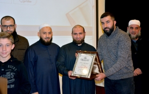 بالقرآن نرقى.. دار القرآن الكريم تكرّم أصغر حافظ فيها وثلة من المجازات وتقدّم رحلات عمرة للمتميزين