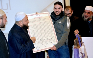 بالقرآن نرقى.. دار القرآن الكريم تكرّم أصغر حافظ فيها وثلة من المجازات وتقدّم رحلات عمرة للمتميزين