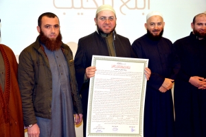 بالقرآن نرقى.. دار القرآن الكريم تكرّم أصغر حافظ فيها وثلة من المجازات وتقدّم رحلات عمرة للمتميزين