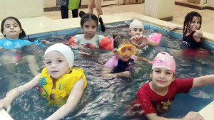 رحلة مائية لطالبات نادي الفرقان الصيفي في طرابلس