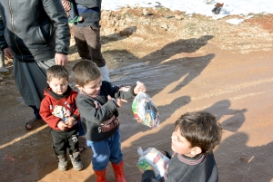 تبرعاتكم أدفأتهم.. 79.000$ حصيلة تقديمات (اجعل شتاءهم دفئاً وسلاماً)، وما زالت الحملة مستمرّة | مؤسسة نماء