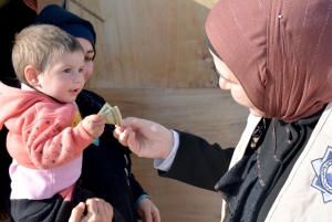 تبرعاتكم أدفأتهم.. 79.000$ حصيلة تقديمات (اجعل شتاءهم دفئاً وسلاماً)، وما زالت الحملة مستمرّة | مؤسسة نماء