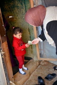 تبرعاتكم أدفأتهم.. 79.000$ حصيلة تقديمات (اجعل شتاءهم دفئاً وسلاماً)، وما زالت الحملة مستمرّة | مؤسسة نماء