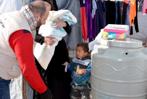 تبرعاتكم أدفأتهم.. 79.000$ حصيلة تقديمات (اجعل شتاءهم دفئاً وسلاماً)، وما زالت الحملة مستمرّة | مؤسسة نماء