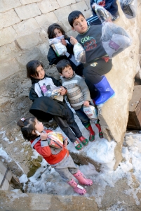 تبرعاتكم أدفأتهم.. 79.000$ حصيلة تقديمات (اجعل شتاءهم دفئاً وسلاماً)، وما زالت الحملة مستمرّة | مؤسسة نماء